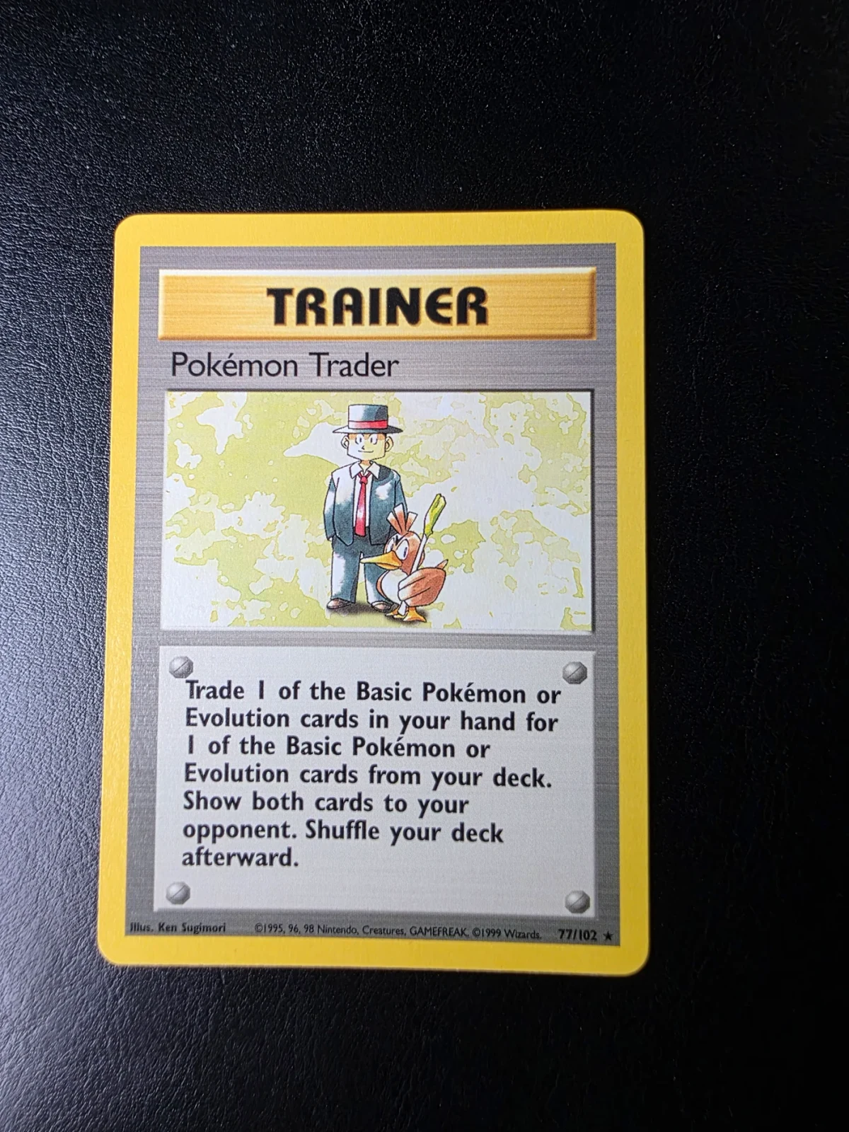 Voorkant Pokémon Trader 77/102 uit Base Set Rare Near Mint conditie Pokémon kaart productfoto NM 3/3